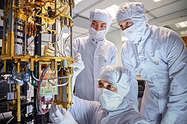 The FMN Laboratory team is assembling the cryogenic part of the quantum computer